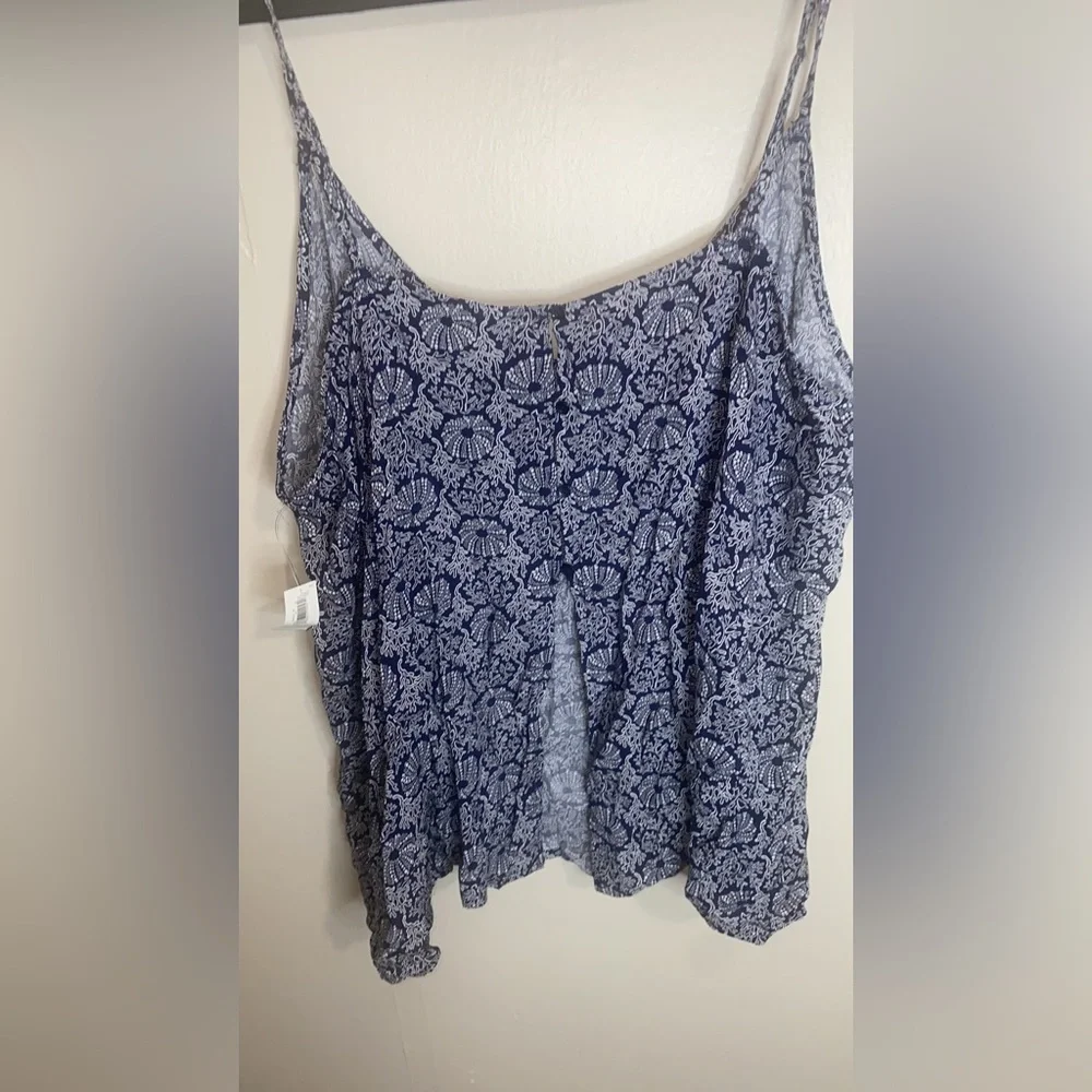 🪿Adorable NWT Blue top! - Picture 4 of 6